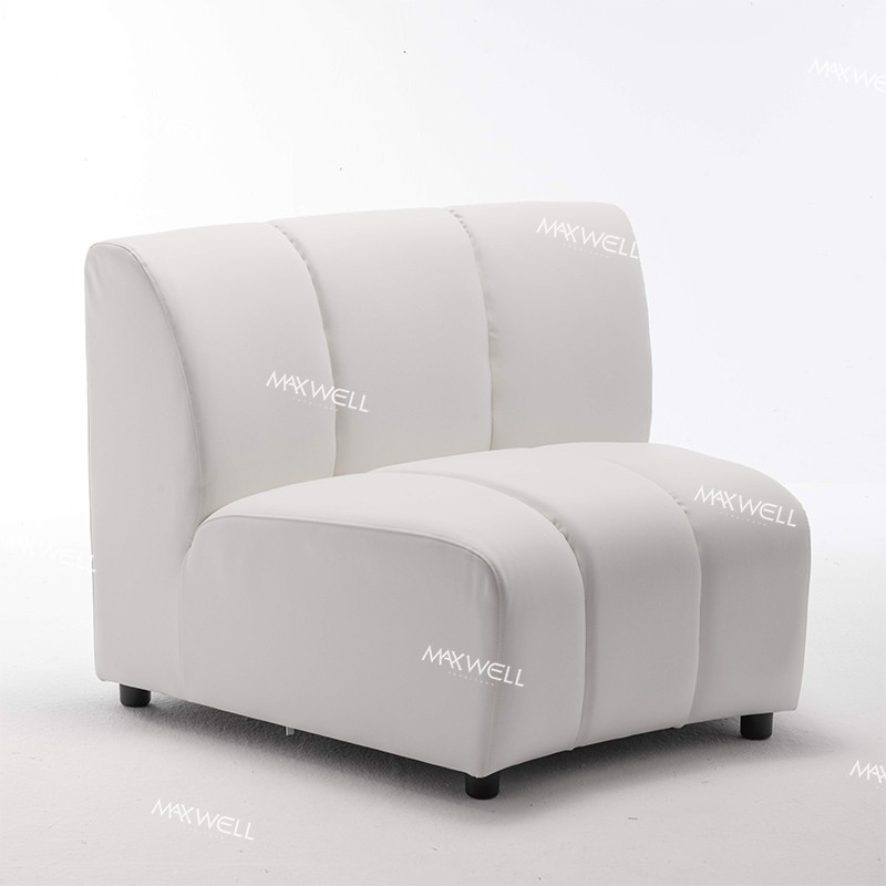 Salonul de mobilier pentru canapea albă